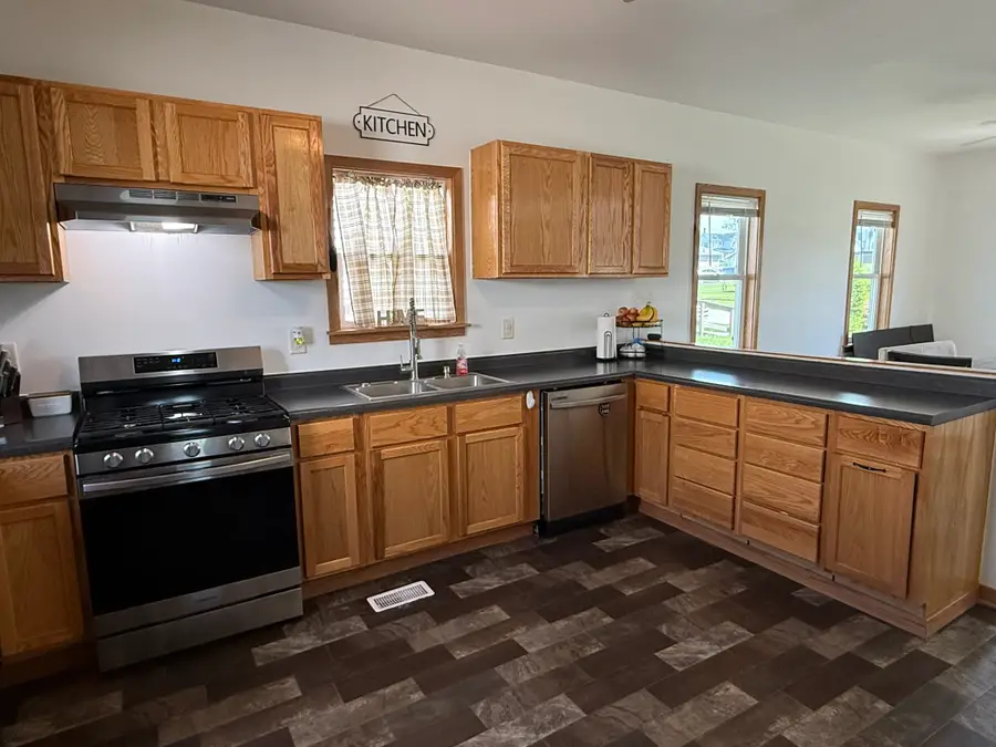 1402 4th Avenue, Newton, IA 50208 - #3