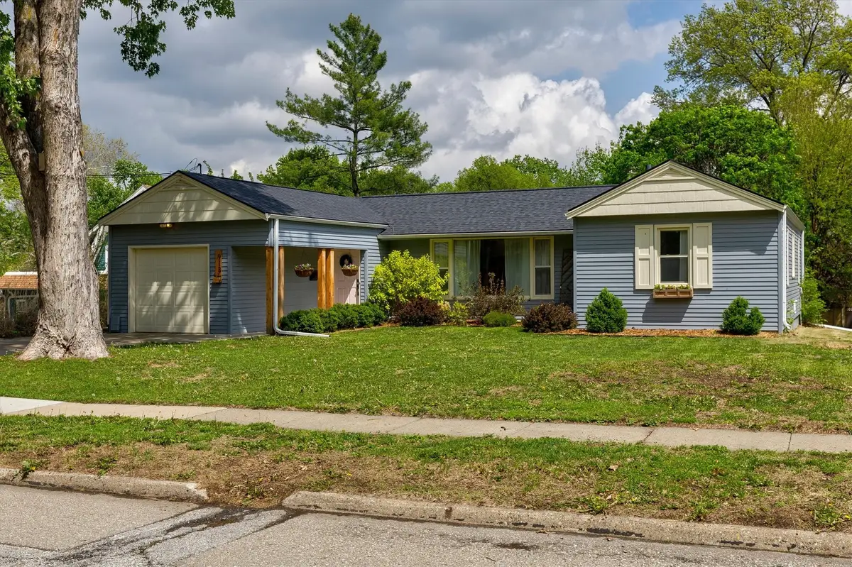 913 17th Street, West Des Moines, IA 50265 - #1