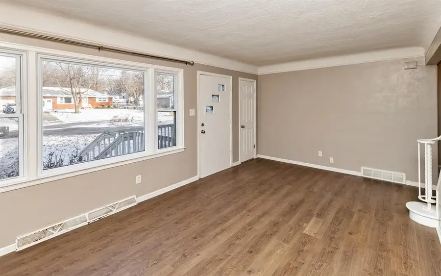 509 E Holcomb Avenue, Des Moines, IA 50313 - #2