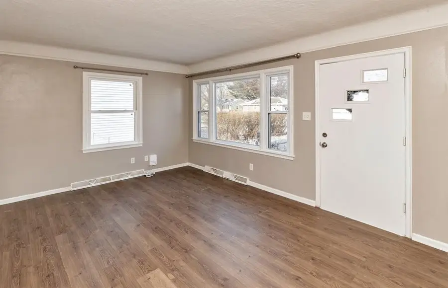 509 E Holcomb Avenue, Des Moines, IA 50313 - #3