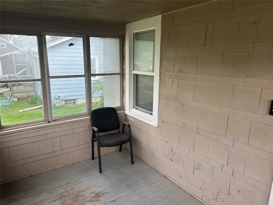 619 E 10th Street N, Newton, IA 50208 - #3