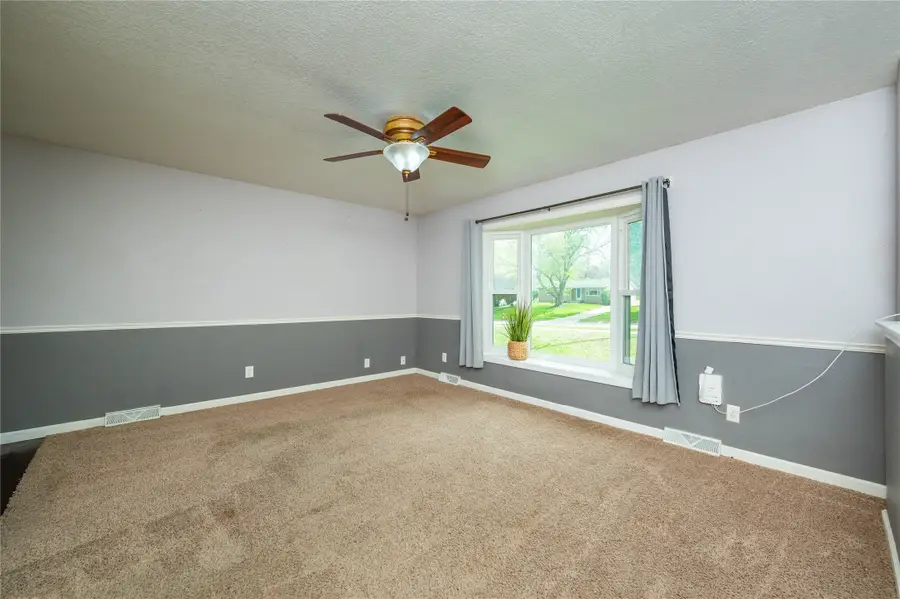 428 N Pleasant Hill Boulevard, Pleasant Hill, IA 50327 - #3