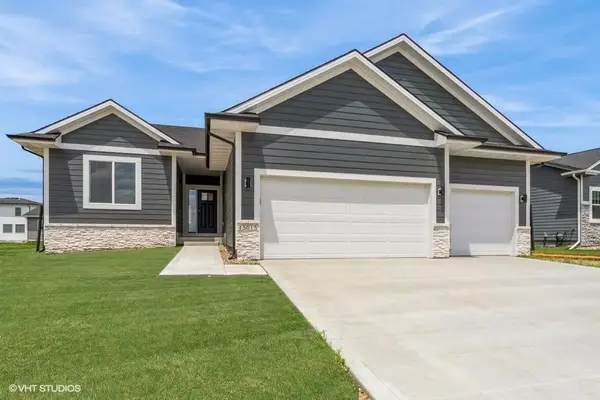 905 Walnut Drive, Norwalk, IA 50211