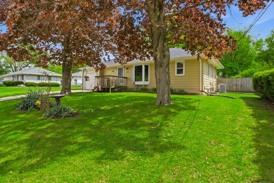 907 W Euclid Avenue, Indianola, IA 50125 - #2