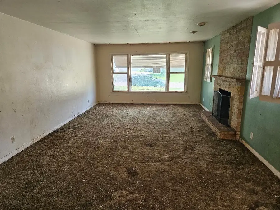 607 E Warren Street, Mount Pleasant, IA 52641 - #2