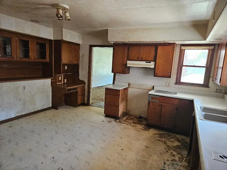 607 E Warren Street, Mount Pleasant, IA 52641 - #3