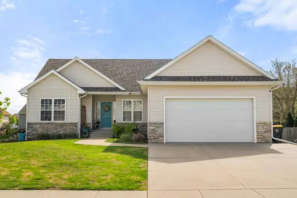 2225 SE Prairie Creek Drive, Waukee, IA 50263