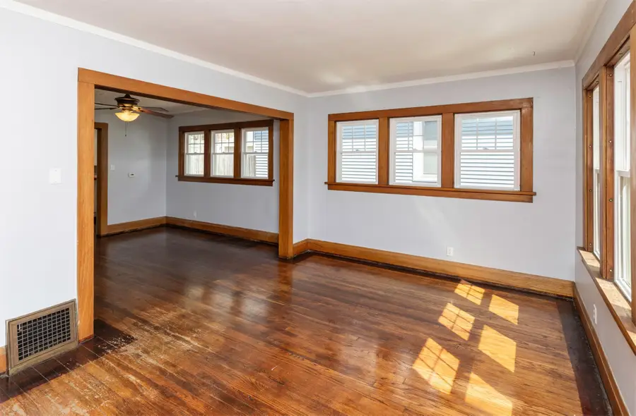 916 24th Street, Des Moines, IA 50312 - #3