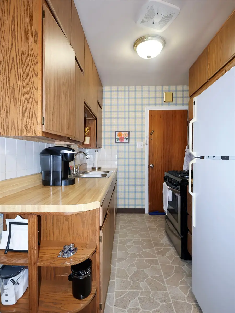 1318 E Douglas Avenue, Des Moines, IA 50316 - #2