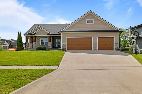 8002 NW 104th Court, Johnston, IA 50131