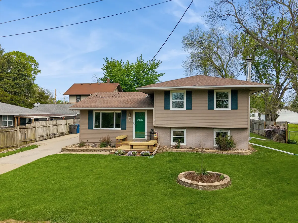 108 E Leach Avenue, Des Moines, IA 50315 - #1