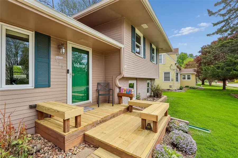 108 E Leach Avenue, Des Moines, IA 50315 - #2