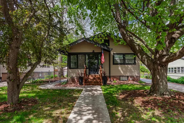 1006 44th Place, Des Moines, IA 50311