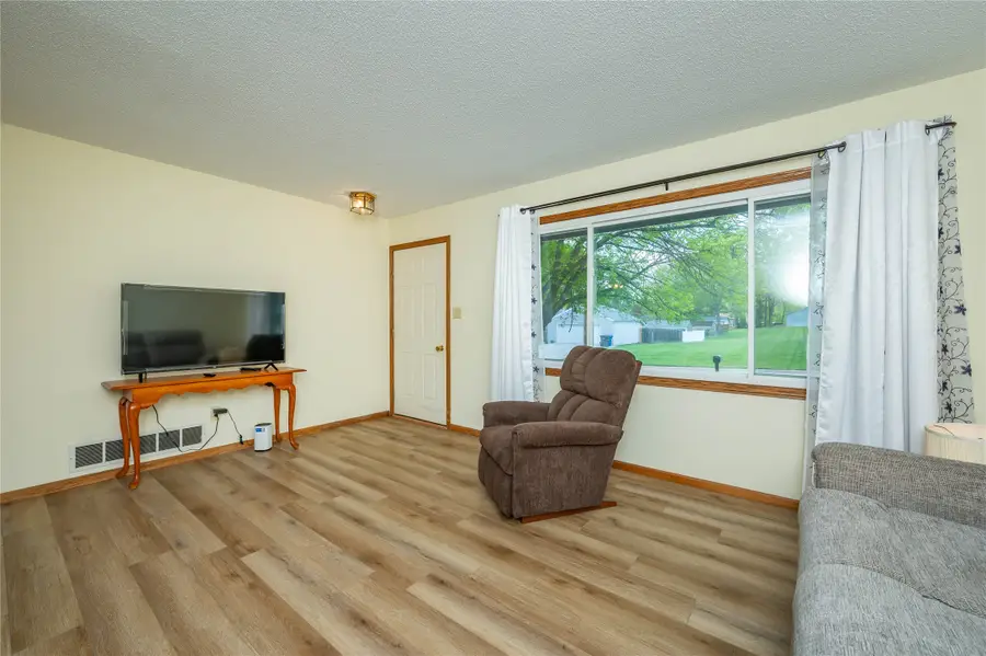 6006 SW 7th Street, Des Moines, IA 50315 - #2