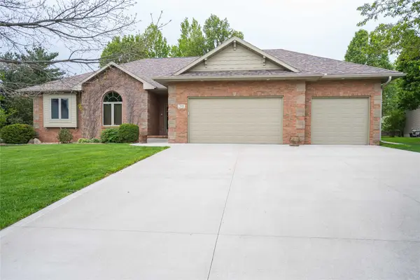 7488 Ashley Drive, Johnston, IA 50131