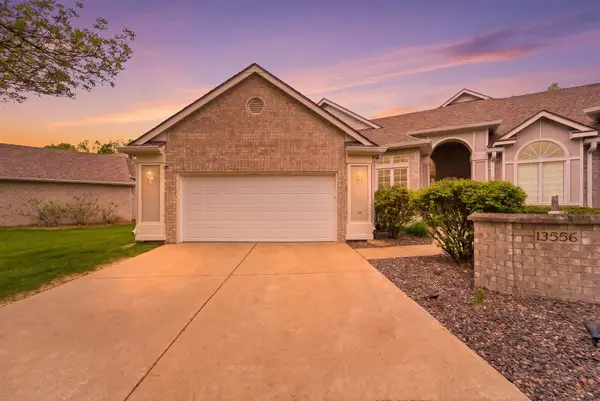 13556 Village Court, Clive, IA 50325