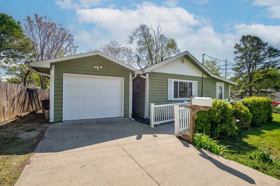 3915 Glover Avenue, Des Moines, IA 50315 - #2