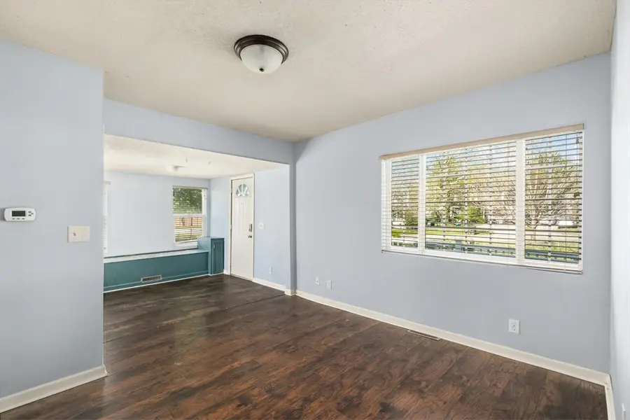 3915 Glover Avenue, Des Moines, IA 50315 - #3