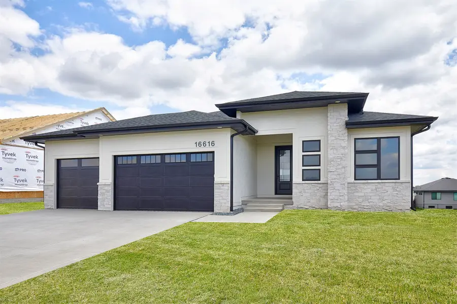 16616 Deerview Drive, Urbandale, IA 50323 - #2