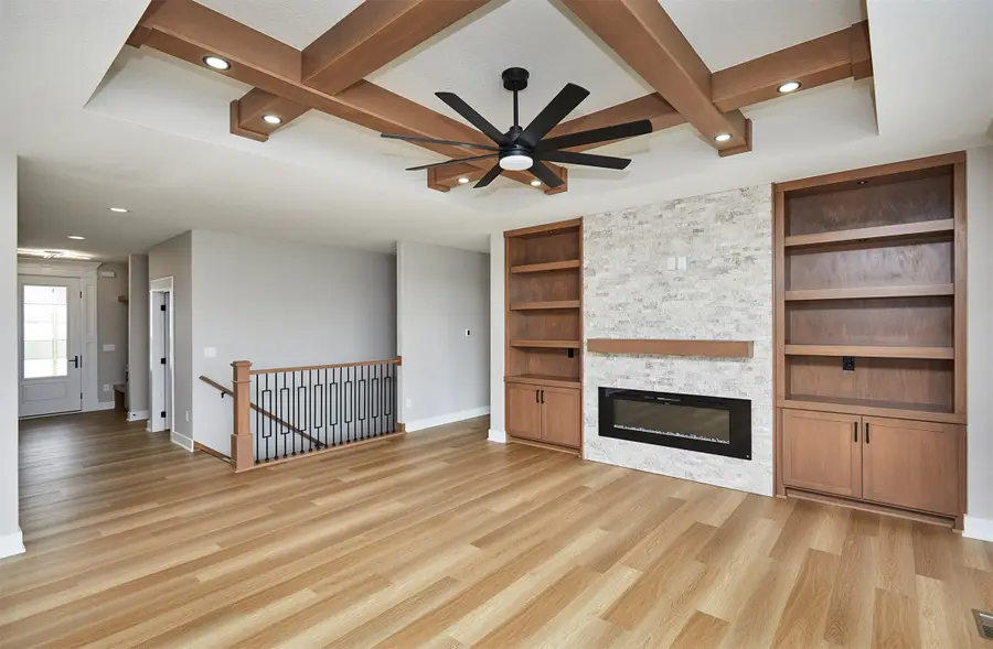 16616 Deerview Drive, Urbandale, IA 50323 - #3