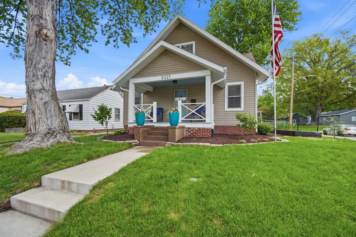 3321 SW 13th Place, Des Moines, IA 50315 - #1