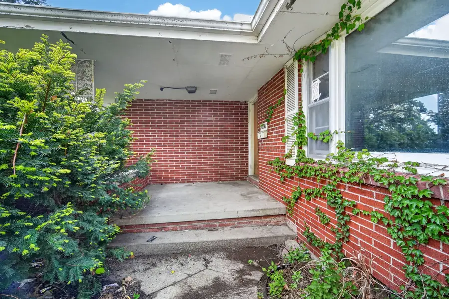 7037 Wilshire Boulevard, Windsor Heights, IA 50324 - #2