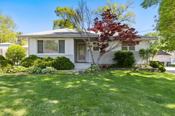 7109 Maple Drive, Urbandale, IA 50322