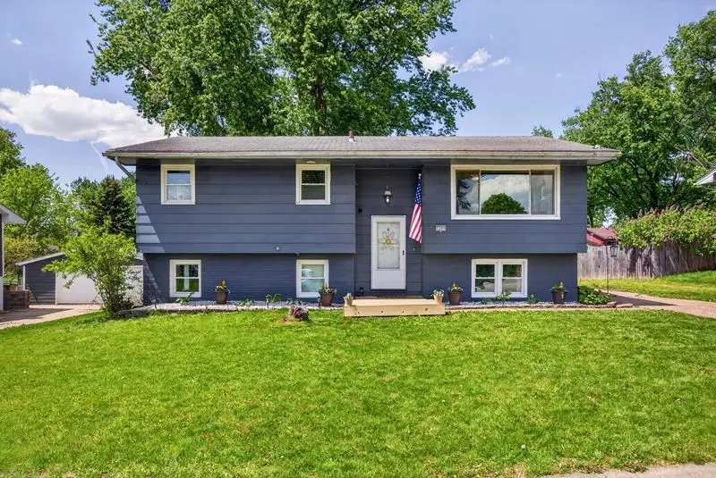 1305 Meadow Drive, Norwalk, IA 50211 - #2