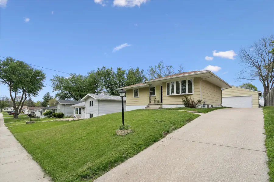 722 E Diehl Avenue, Des Moines, IA 50315 - #2