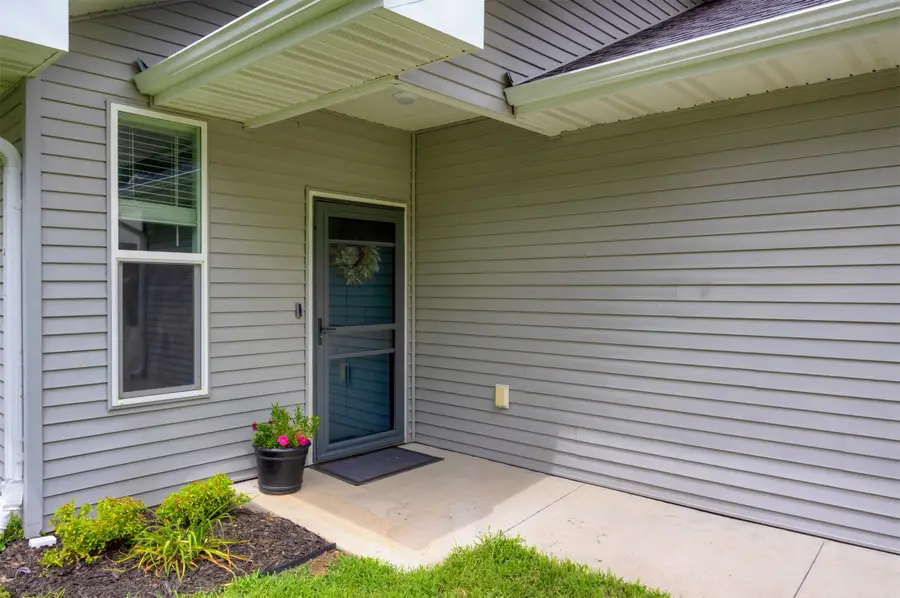 1266 E 36th Court, Des Moines, IA 50317 - #3