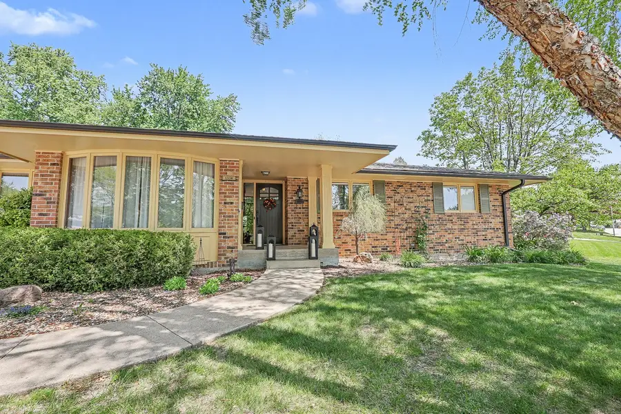 1338 E 3rd Street, Pella, IA 50219 - #2