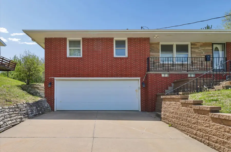 2535 Hull Avenue, Des Moines, IA 50317 - #2