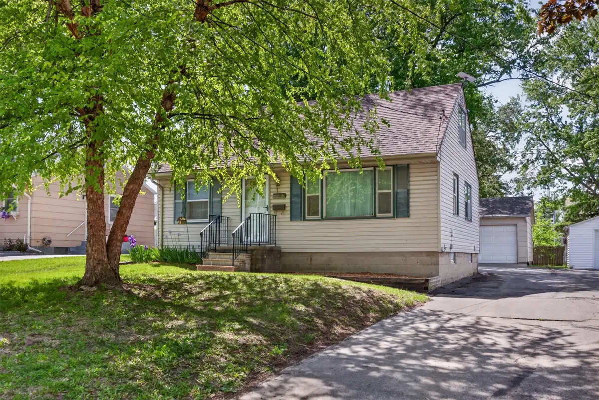 4018 57th Street, Des Moines, IA 50310 - #1