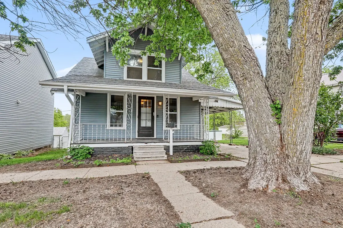 438 N 4th Street, Oskaloosa, IA 52577 - #1