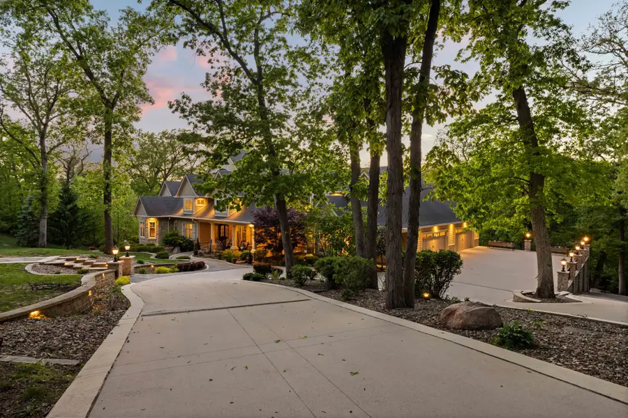12993 Oak Brook Drive, Urbandale, IA 50323 - #3