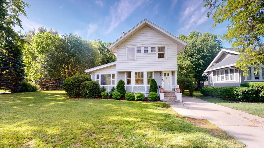 4504 Kingman Boulevard, Des Moines, IA 50311 - #2