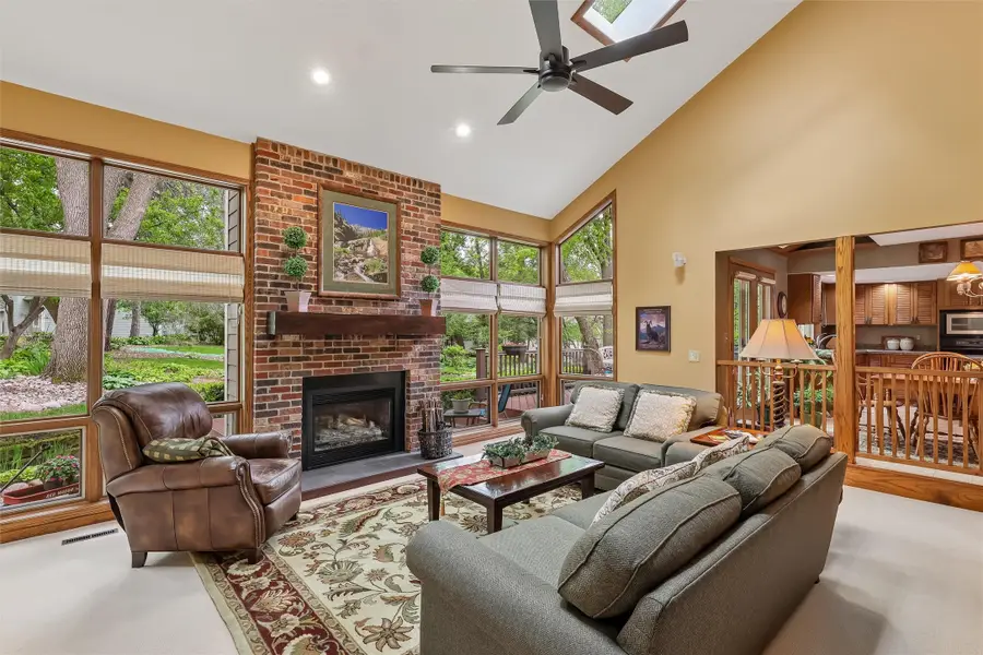 7008 Rocklyn Circle, Urbandale, IA 50322 - #3