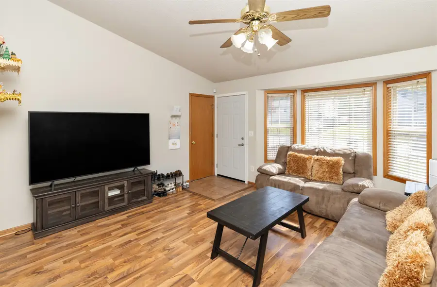 2506 E 39th Court, Des Moines, IA 50317 - #3