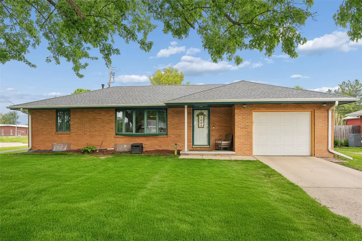 1604 W 3rd Avenue, Indianola, IA 50125 - #1