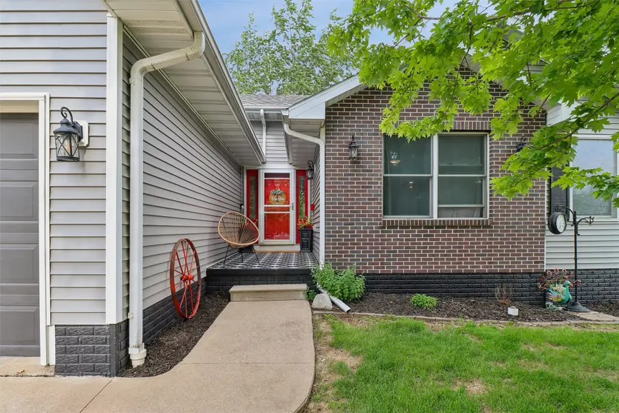 216 W 13th Street S, Newton, IA 50208 - #3