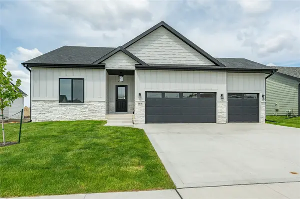 1570 NW Parkside Lane, Waukee, IA 50263