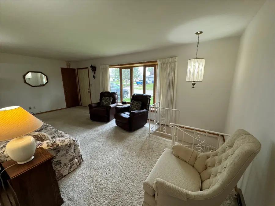 8140 Villa Drive, Des Moines, IA 50320 - #3