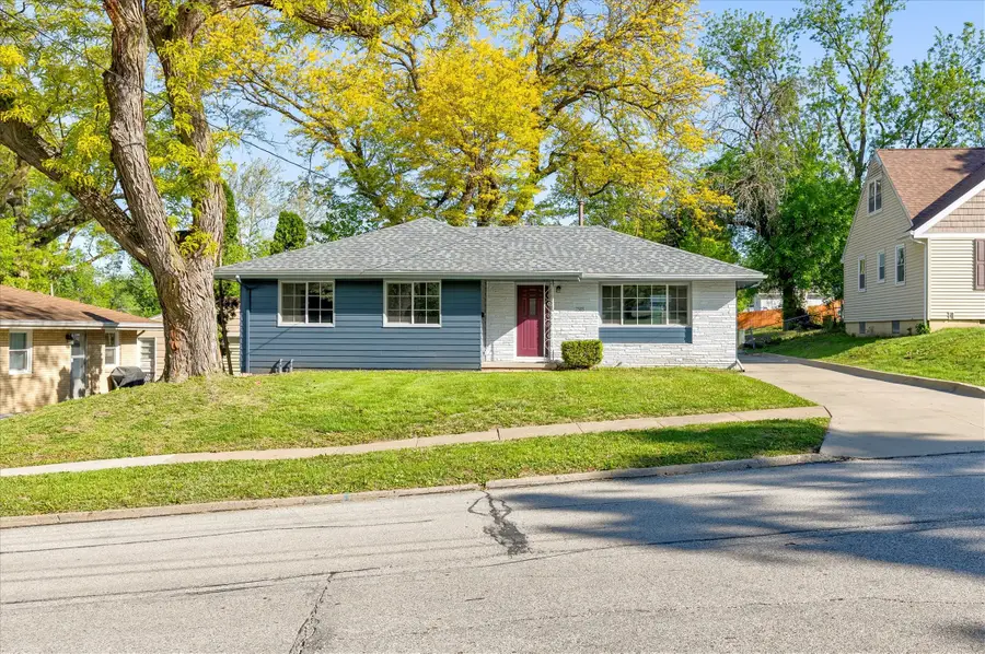 7505 Beechwood Drive, Urbandale, IA 50322 - #2