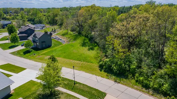 5623 Arbor Lake Drive, Pleasant Hill, IA 50327