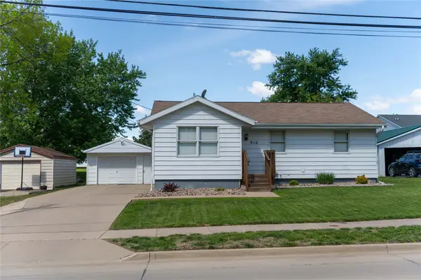 910 N Roche Street, Knoxville, IA 50138