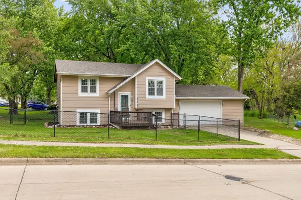 824 Casady Drive, Norwalk, IA 50211
