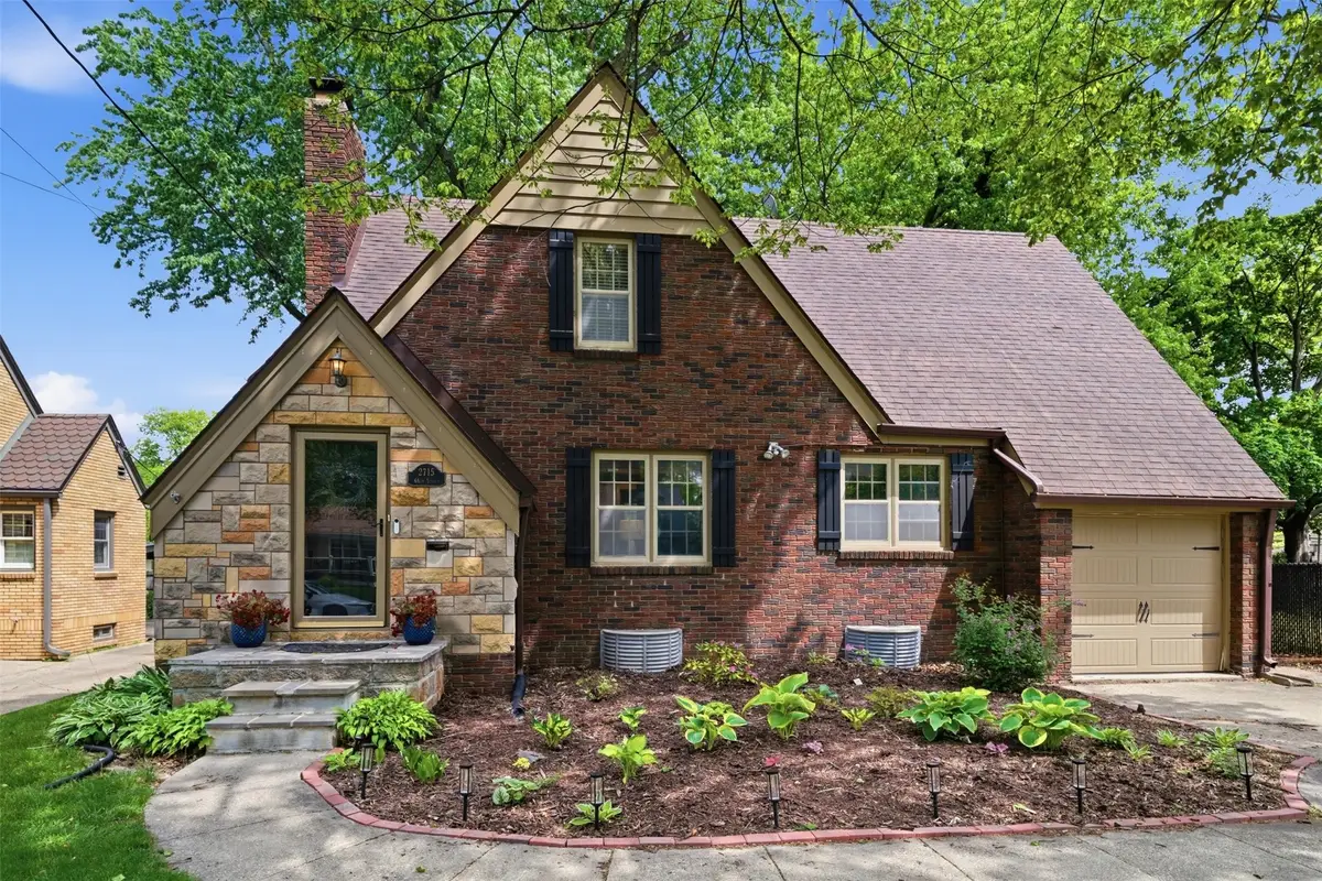 2715 46th Street, Des Moines, IA 50310 - #1