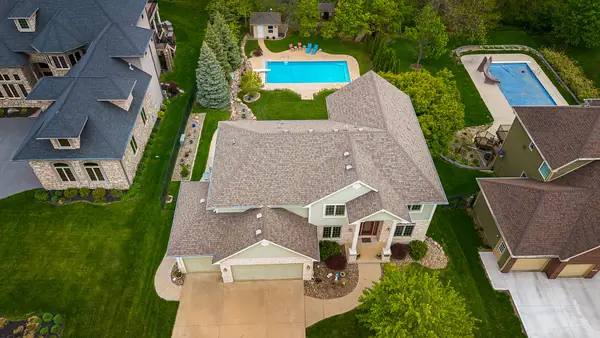 9509 Century Woods Circle, Johnston, IA 50131