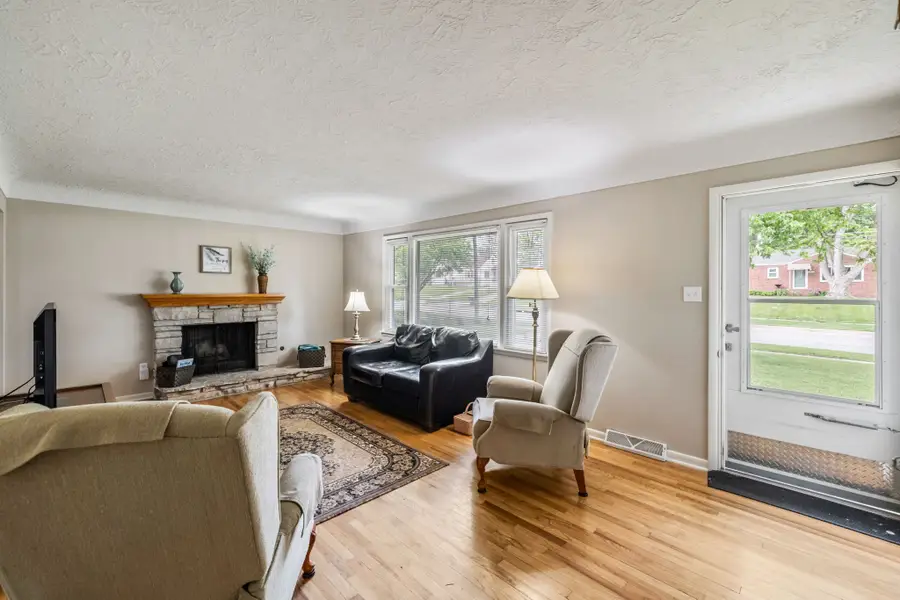 3417 E 29th Street, Des Moines, IA 50317 - #3