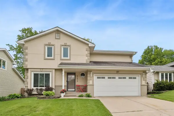 5472 Dakota Drive, West Des Moines, IA 50266